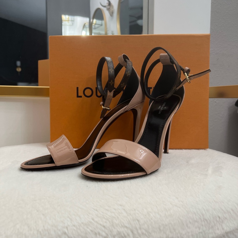 Monogram Call Back heels